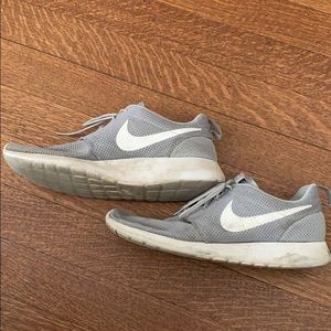 Nike Roshe Sneakers